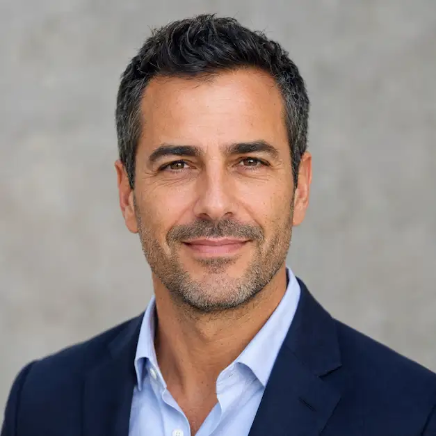 Retrato de Enrique Medina, autor local de Hola Gran Canaria
