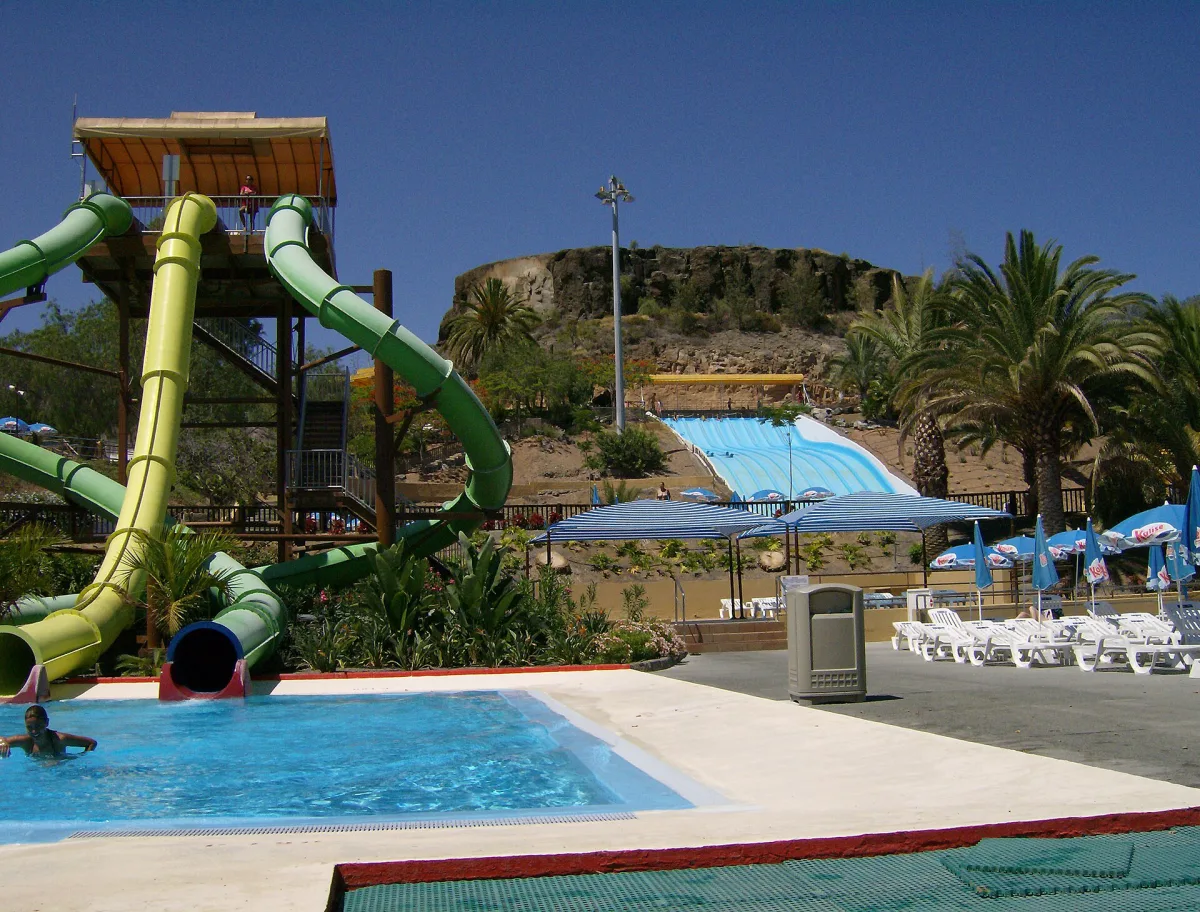 Wasserrutschen und Becken im Aqualand Maspalomas