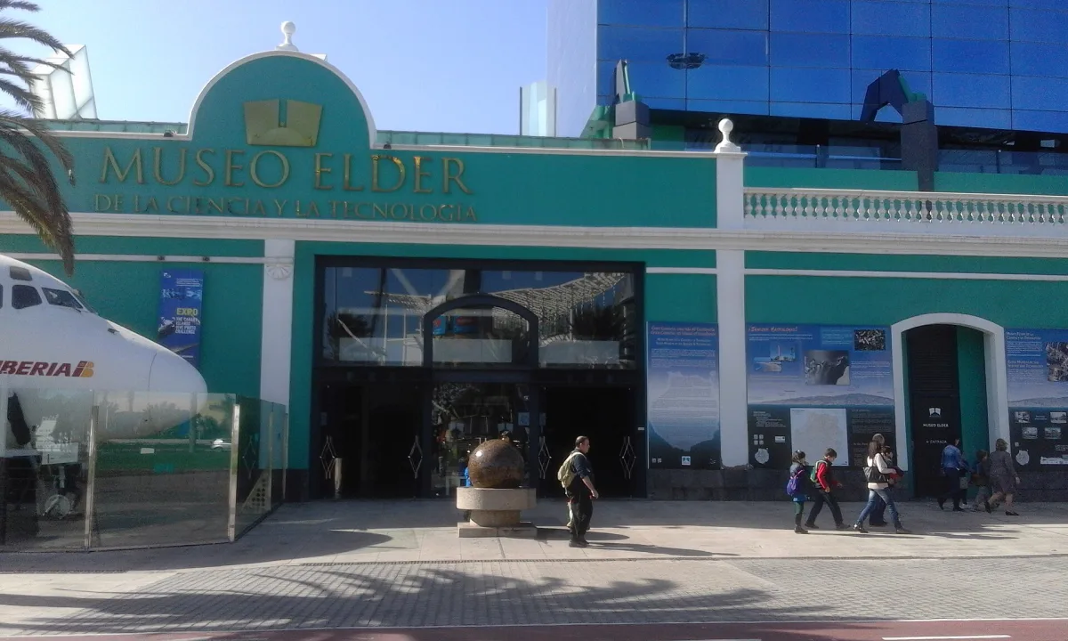 Eingang des Museo Elder für Wissenschaft und Technik in Las Palmas