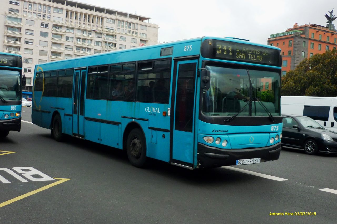 Guagua turchese di Global numero 875, linea 311 per San Telmo, a Las Palmas de Gran Canaria