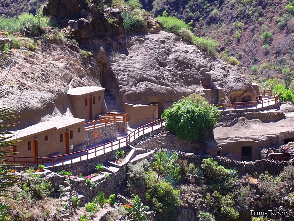 Casas cueva tradicionales en el Barranco de Guayadeque