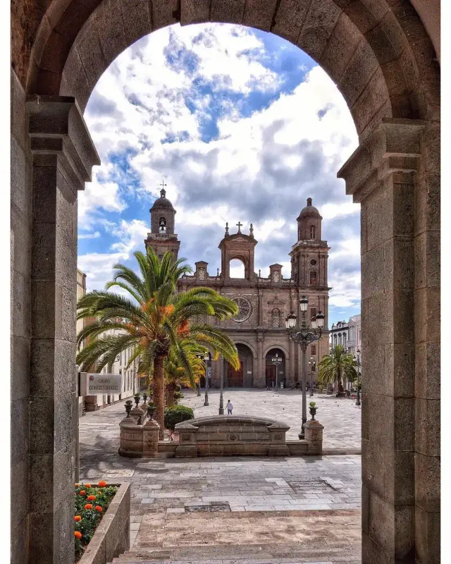 Una plaza del barrio de Vegueta, en Las Palmas de Gran Canaria