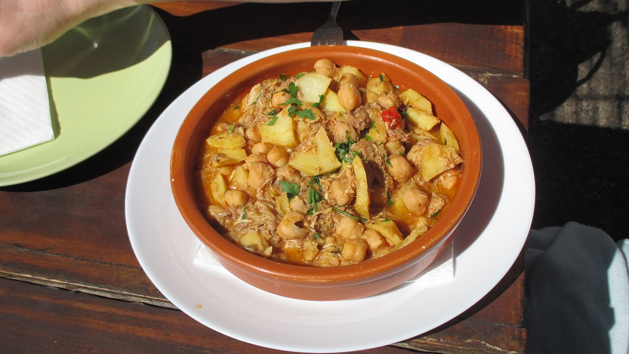 Ropa Vieja al estilo canario servida en Gran Canaria